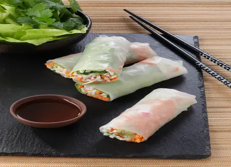 Rouleaux de printemps au surimi râpé