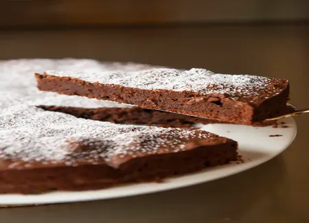 Gâteau moelleux chocolat noix de pécan, glaçage chocolat