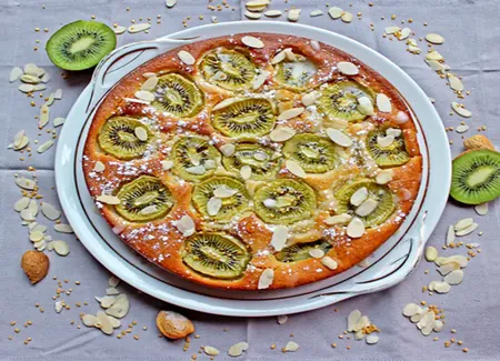 Gâteau fondant aux kiwis et aux amandes