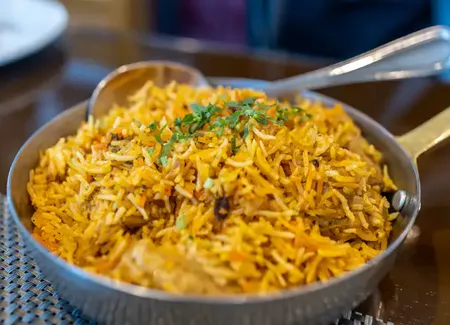 Riz pilaf aux raisins secs