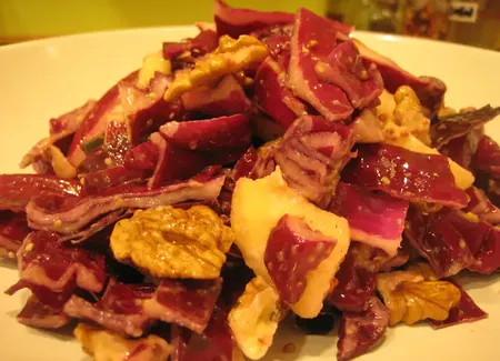 Salade de chou rouge, pomme et noix
