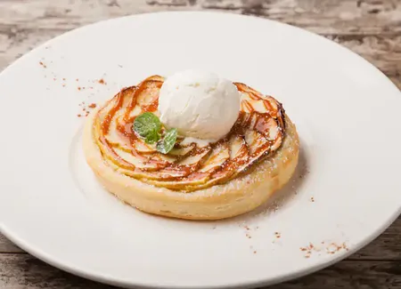 Tartelettes aux pommes et aux pignons