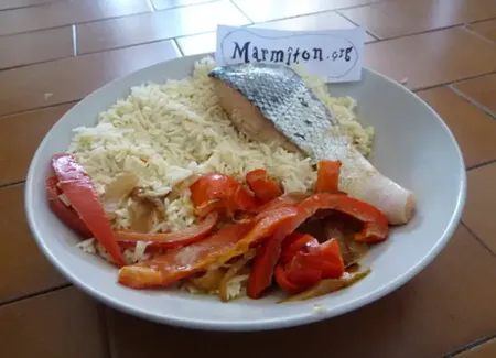 Saumon poché au lait de coco au curry