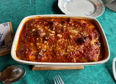 Lasagnes parmigiana à la sauce tomate piquante