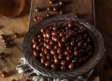 Amandes grillées enrobées de chocolat