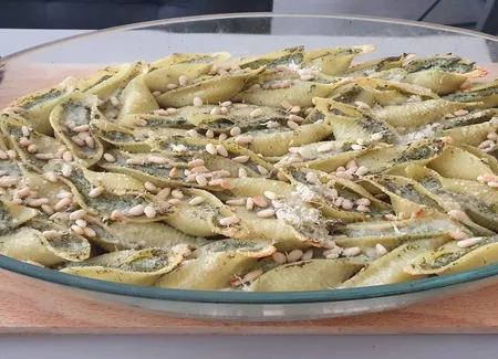 Conchiglioni farcis aux champignons et à la roquette