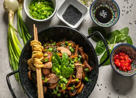 Bol chinois au boeuf et aux spaghettis