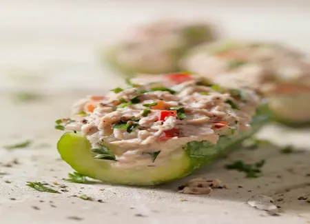 Concombres farcis au thon et aux tomates