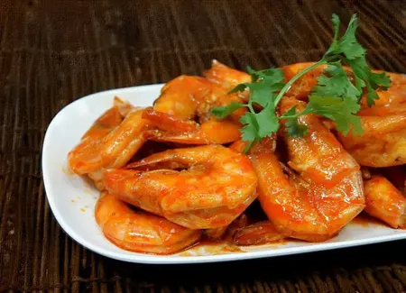 Crevettes caramélisées faciles au wok