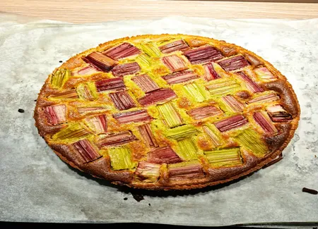 Tarte à la rhubarbe et amandes facile