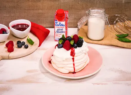 Pavolva aux fruits rouges