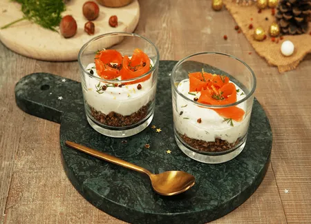 Cheesecake rapide au verre, skyr, herbes et truite fumée