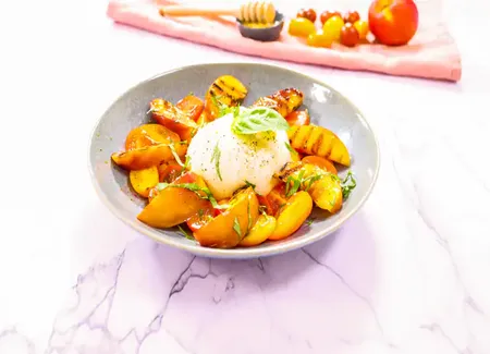 Nectarines grillées à la burrata