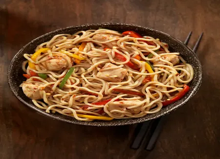 Nouilles chinoises soja et poulet (au wok) facile