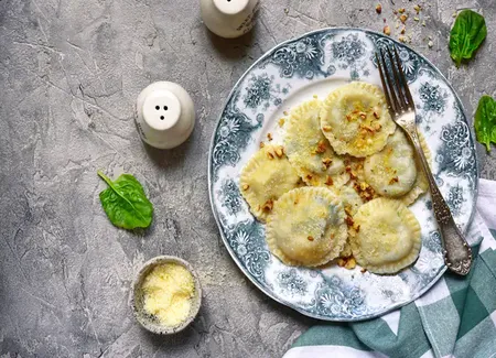 Raviolis dinde, chèvre et noix