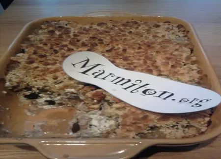 Crumble d'aubergines au chèvre et aux baies roses