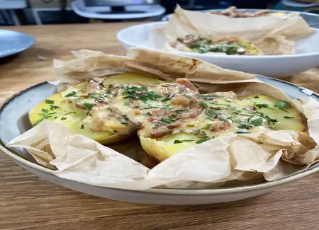 Pomme de terre farcie à la crème de lardon