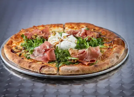 Pizza valentina ( pistou - roquette - parme - mozzarella)