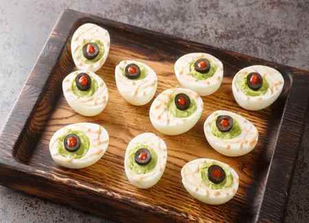 Oeufs mimosa terrifiants d'halloween