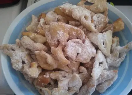Bugnes briochées ou ganses à la niçoise