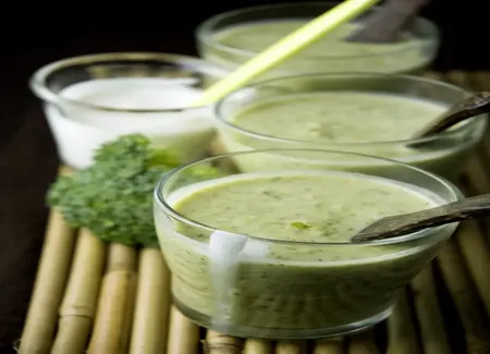 Soupe de brocolis au lait de coco