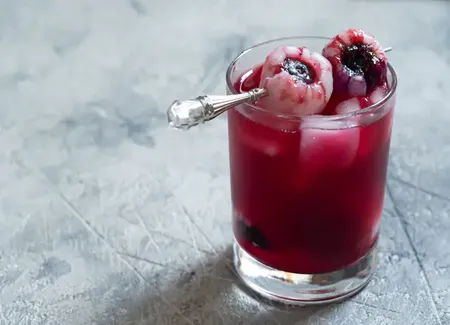 Cocktail d’halloween aux fruits rouges sans alcool