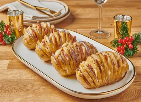 Pommes de terre hasselback au beaufort et à la poitrine fumée
