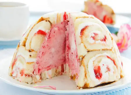 Charlotte royale aux fraises et fraises tagada