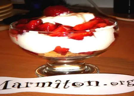 Coupes de fraises à la crème façon tarte