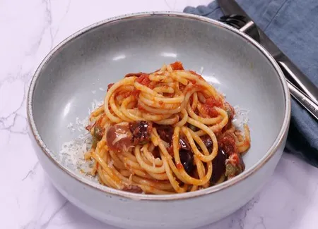 Pâtes sauce puttanesca