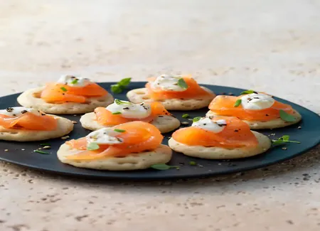 Blinis au saumon fumé et vinaigrette au miel