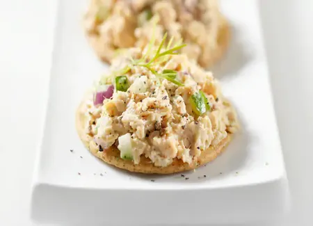 Blinis au thon et au fromage ail et fines herbes