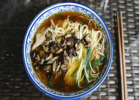 Soupe chinoise champignons noirs et tofu