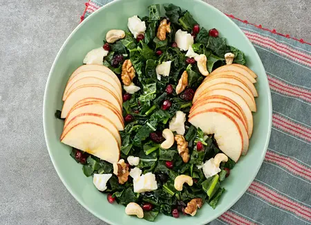 Salade d'épinards au chèvre, pommes et noix