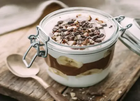 Verrines express banane yaourt chocolat