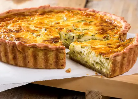 Tarte bretonne aux sardines, poireaux et oignons