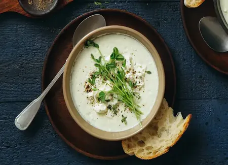Soupe crémeuse au chou-fleur et au cumin
