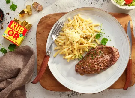 Steak de bœuf macaronis au beurre