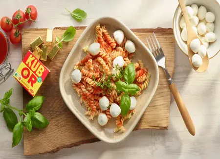 Fusilli à la sauce tomate et mozzarella