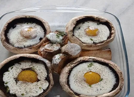 Champignons farcis aux oeufs de caille
