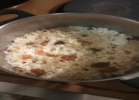 Riz aux oignons et aux raisins secs