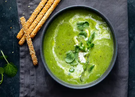Velouté de légumes aux pissenlits
