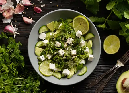 Salade de concombre/feta/ olives noires