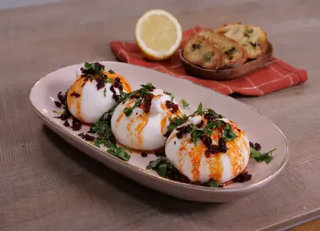 Burrata, nduja croustillant et sauce aux herbes
