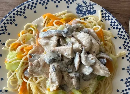 Tagliatelles aux carottes et courgettes, escalope normande