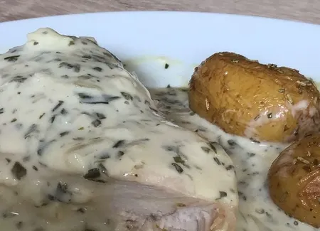 Sauce à l'estragon crémeuse et savoureuse