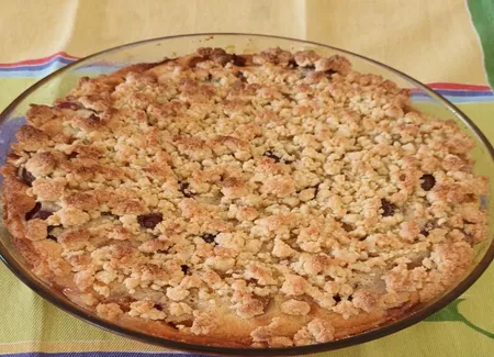 Clafoutis de prunes au thé et son streusel d'amandes