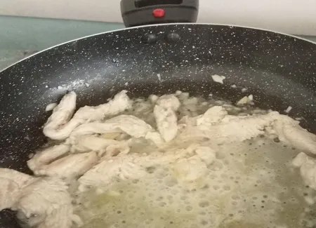 Aiguillettes de filet de dinde marinées à l'ail et au citron