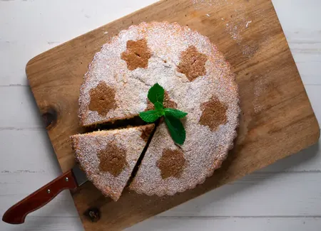 Gâteau au vin rouge et cannelle