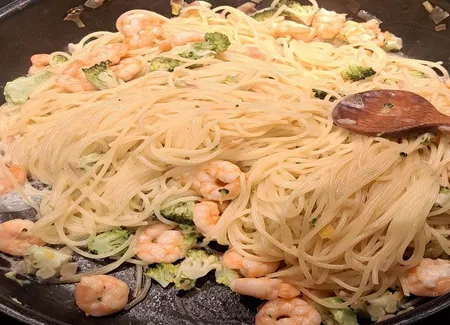 Linguini scampi (pâtes aux crevettes)